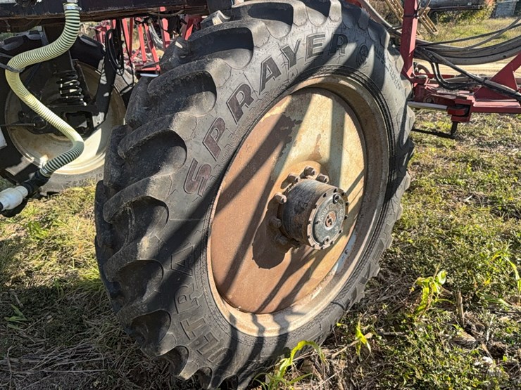 case-ih-3185-patriot-sprayer-image-74