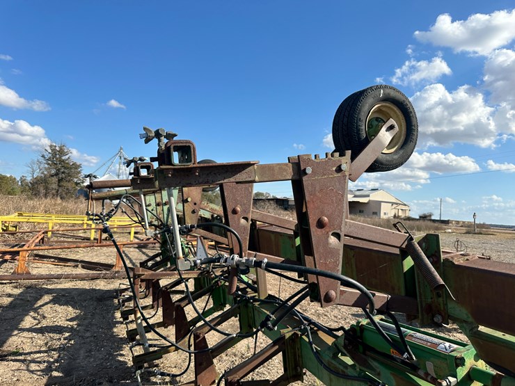 john-deere-845-image-12