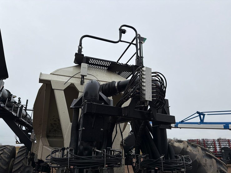 2016-bourgault-3320-66-image-40