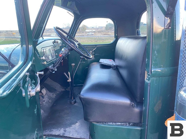 1940-international-d5-30-flatbed-truck-image-32