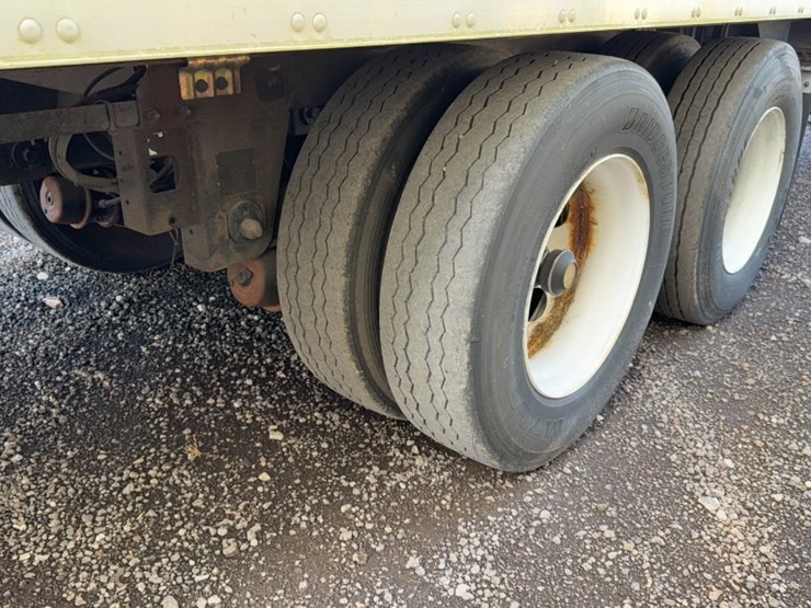 2009-utility-53'-image-9