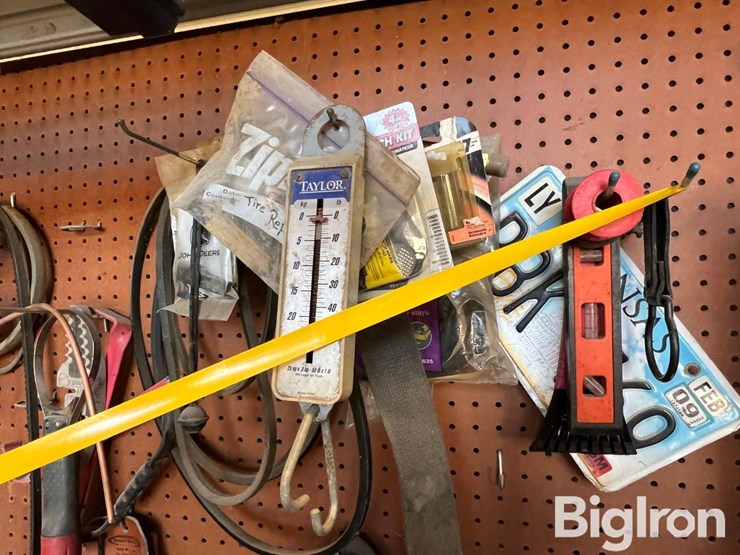 steel-workbench-&-supplies-image-13