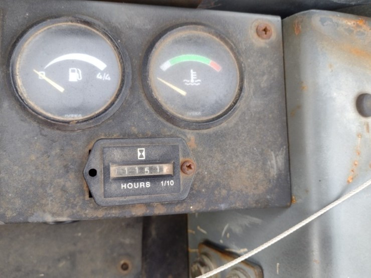 new-holland-ec25-image-6