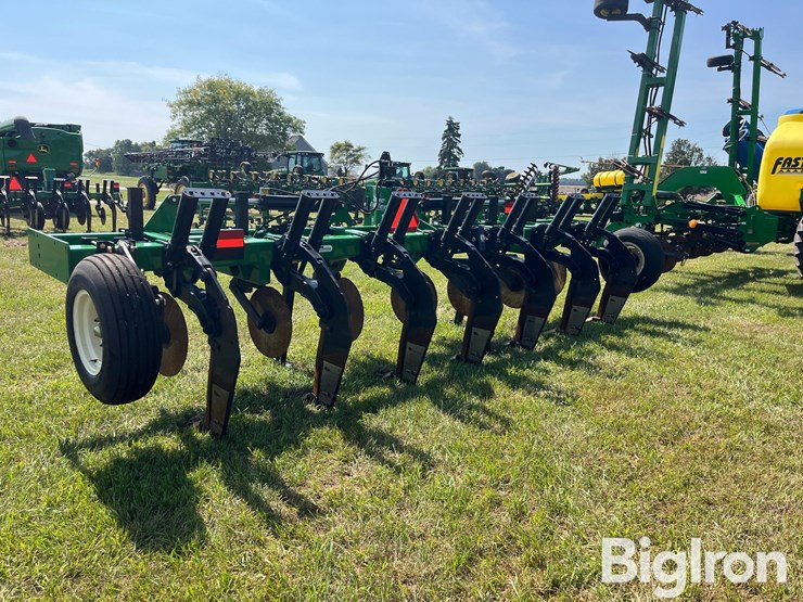 unverferth-132-zone-builder-7-shank-ripper-image-7