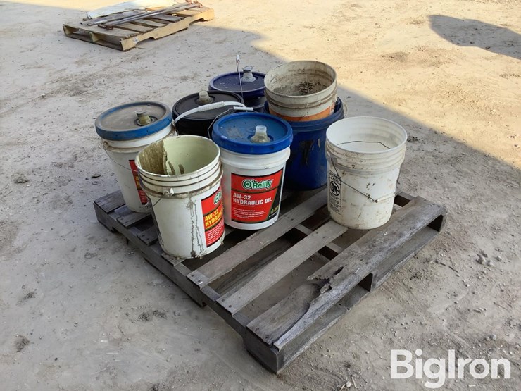 pallet-of-empty-5-gallon-buckets-image-6