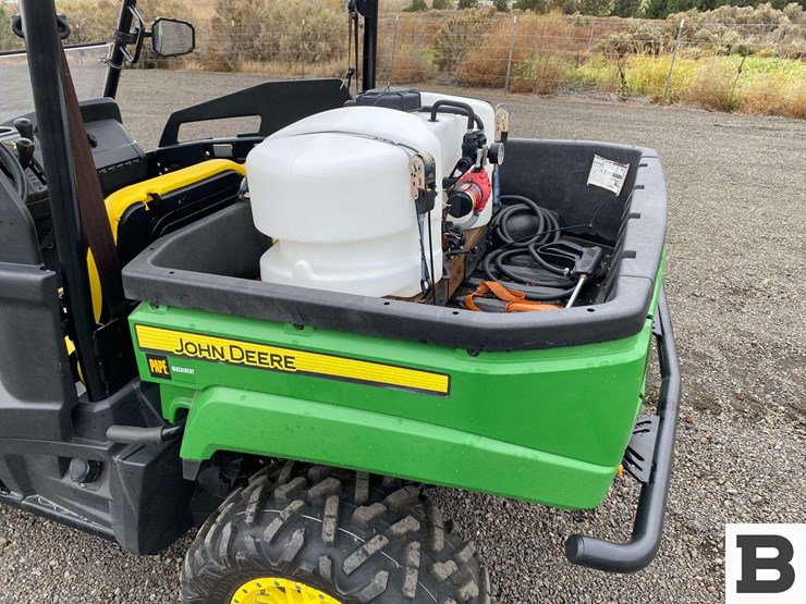 2021-john-deere-gator-image-17