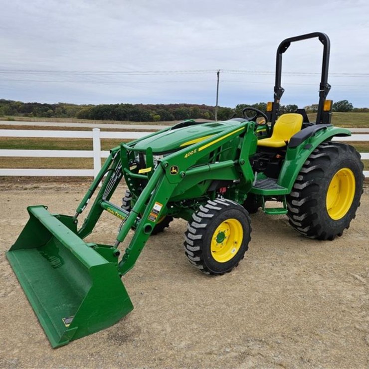 #3081 • John Deere 4052 4x4 Tractor/ 400E Loader