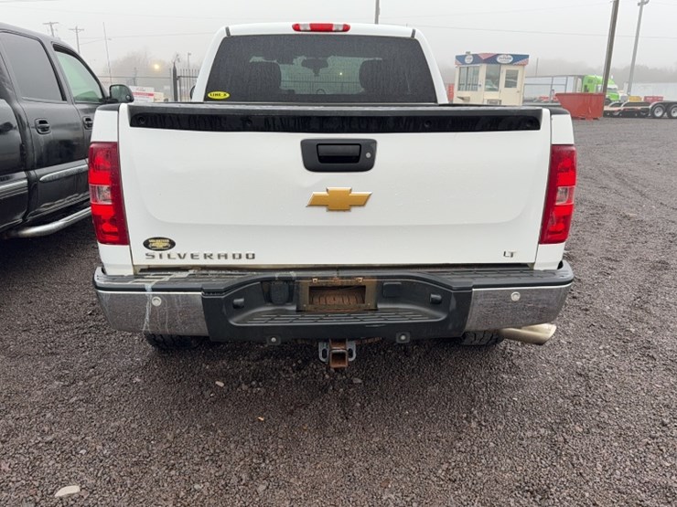 #3018-•-2013-chevy-silverado-pickup-truck-image-8