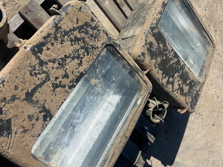 yard-/-lot-floodlights-image-15