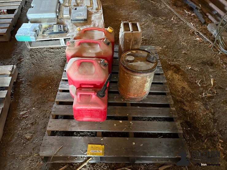 misc-pallet-of-gas-cans-image-2