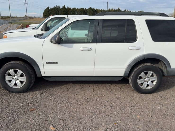 2007-ford-explorer-image-12