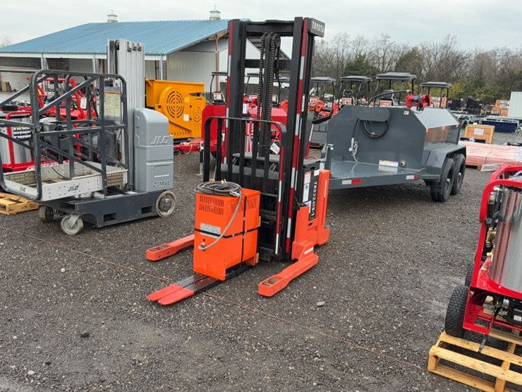 #2033-•-toyota-walk-behind-pallet-jack-image-1