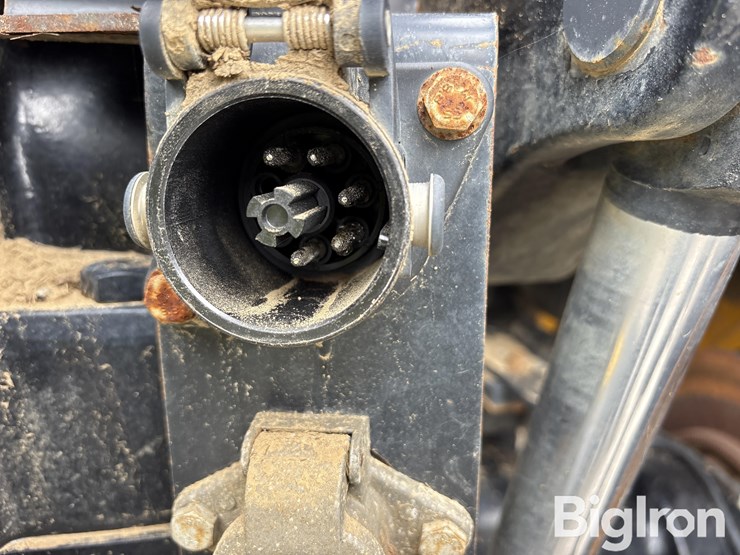 2022-jcb-8330-4wd-tractor-image-13