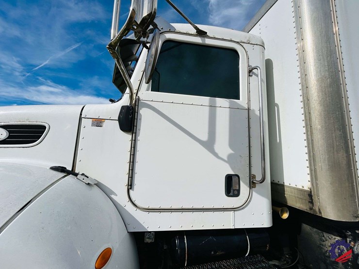 2007-peterbilt-340-image-13