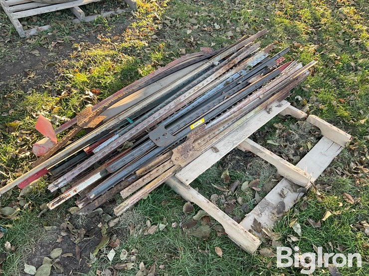 pallet-of-t-posts-image-1