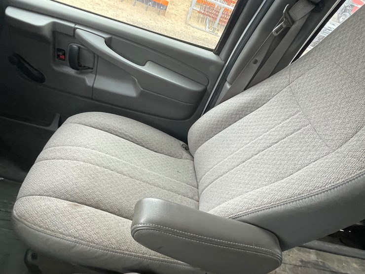 #1064-•-2012-gmc-savana-1-ton-van-(has-wi-title)-image-58