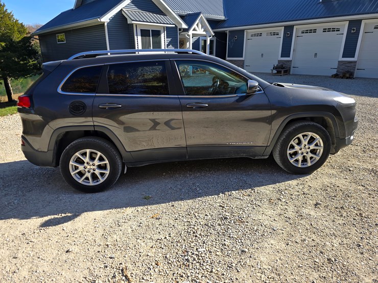 2016-jeep-cherokee-image-24