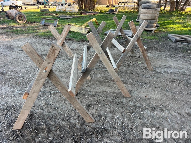 folding-sawhorses-image-3