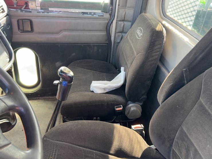 2004-caterpillar-c12-image-17