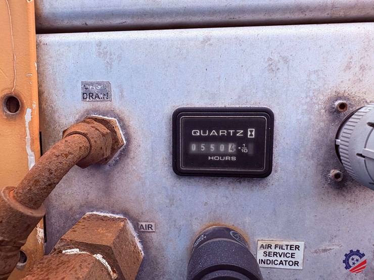 2009-freightliner-m2-106-image-93