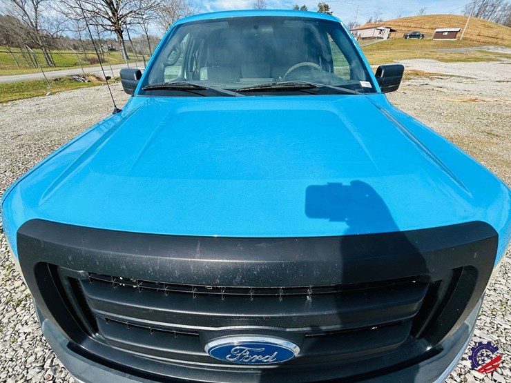 2013-ford-f150-xl-image-11