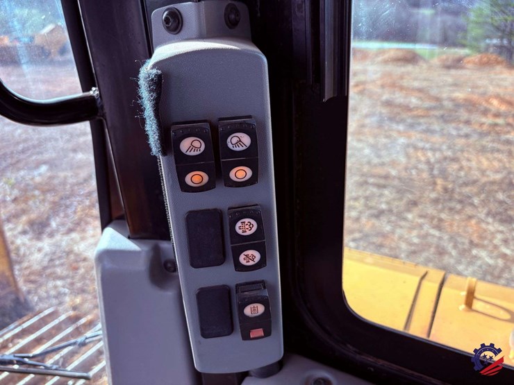 2019-caterpillar-d6t-xw-image-110