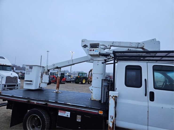 #3284-•-2003-gmc-c5500-aerial-truck-image-13