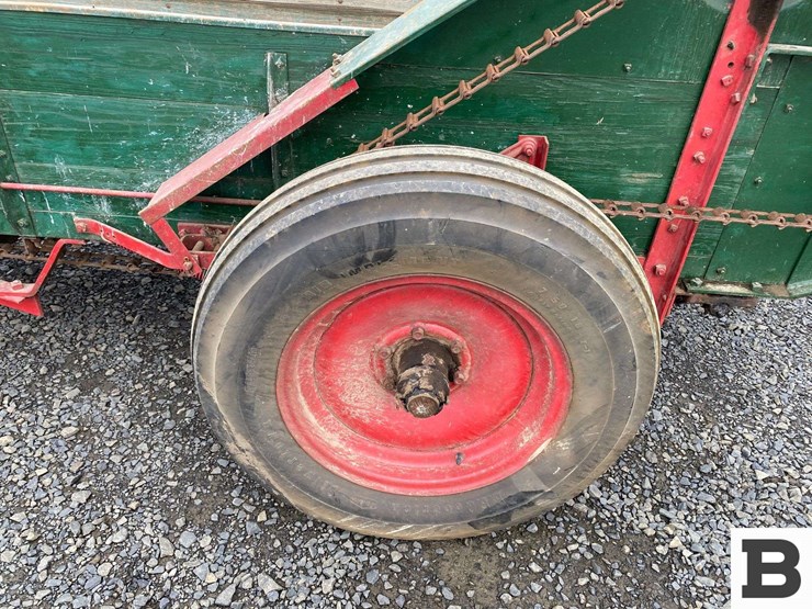 oliver-superior-vintage-manure-spreader-image-15