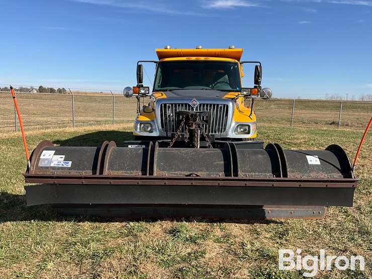 2003-international-7400-image-2