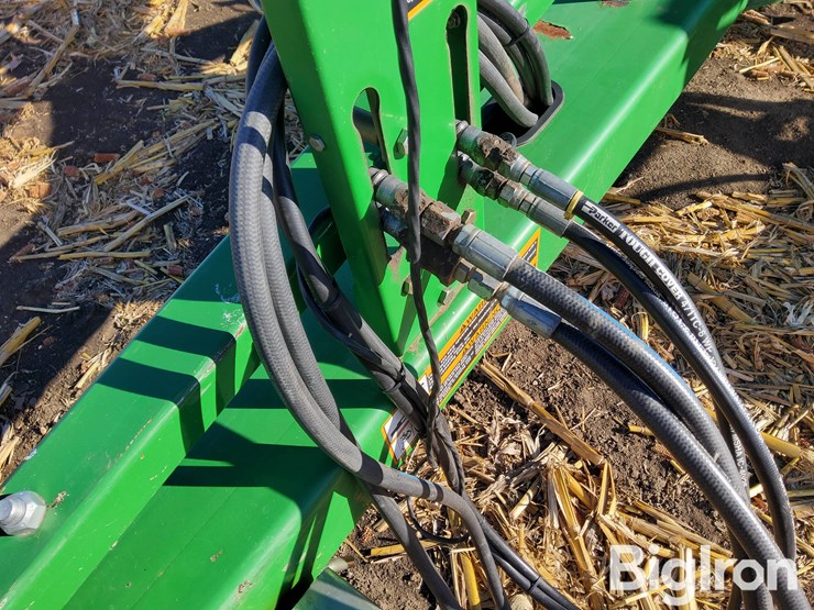 2011-john-deere-2210l-image-14