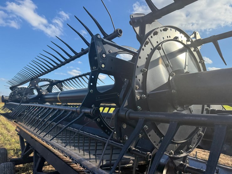 2014-macdon-40-foot-flex-draper-head----header-cart-not-included-image-67