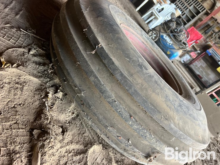 implement-10.00-16sl-tire-&-rim-image-8