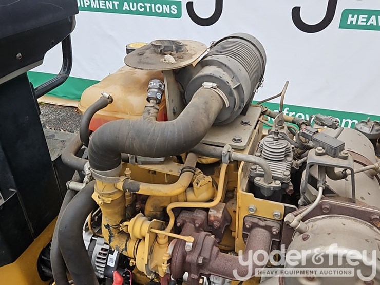 2015-caterpillar-cb24b-image-20