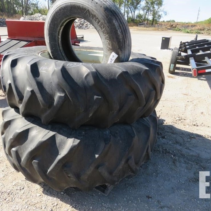 DUALS WITH HUBS FOR 1466 IH