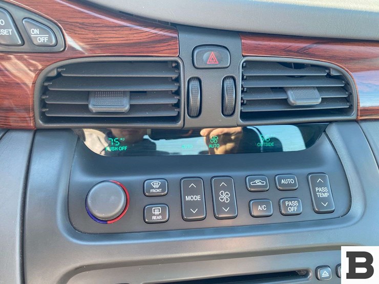 2000-cadillac-deville-sedan-image-33