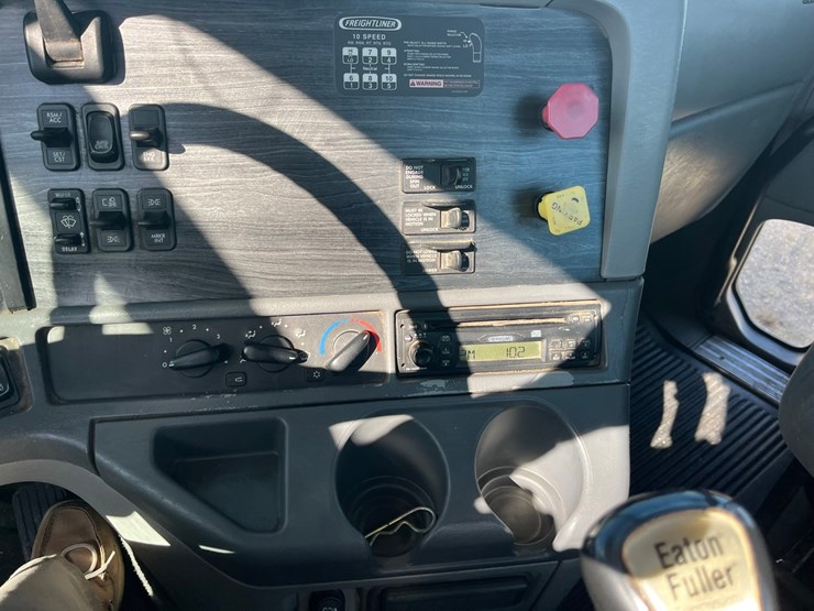 2007-freightliner-cloumbia-120,450-hp-mercedes,-10-speed,-good-rubber,-11r-22.5-tires-on-budd-wheels,-cold-ac,-clean-clean-truck,-779,000-miles,-image-21