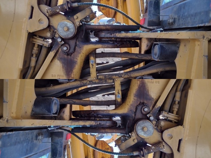 caterpillar-420d-image-35