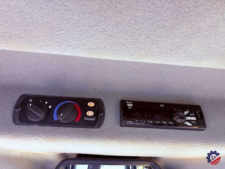 2019-caterpillar-d6t-xw-image-114