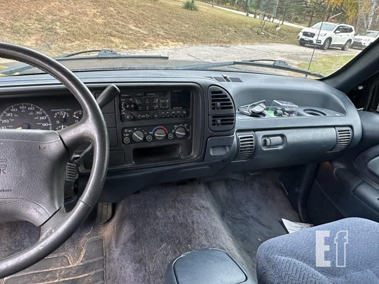 1995-gmc-suburban-image-9