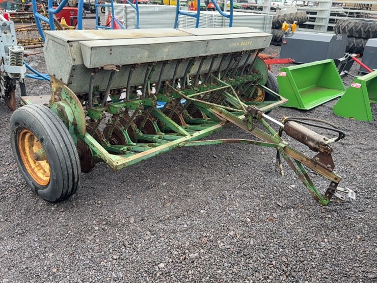 john-deere-8-image-2