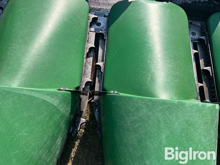 2021-john-deere-c8r-image-14