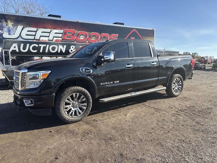 2016-nissan-titan-image-1