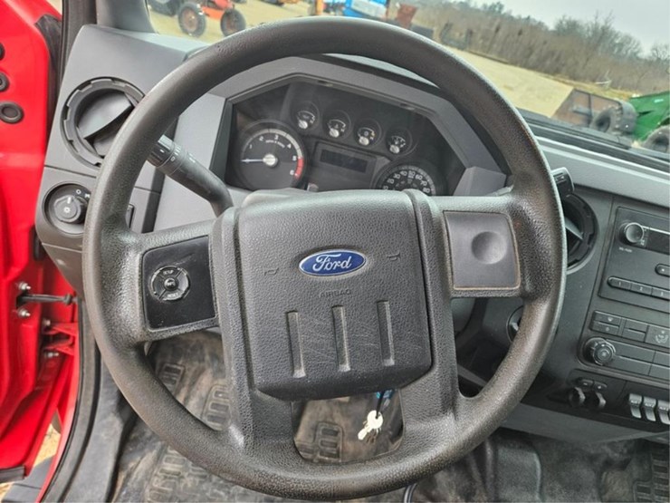 2016-ford-550-image-42