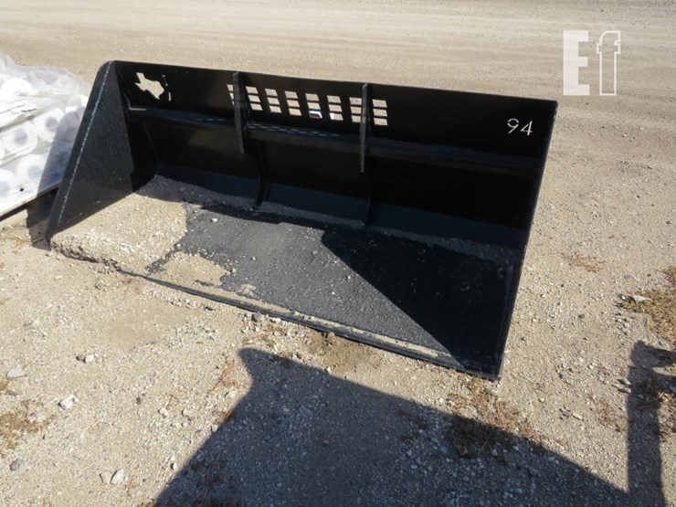 94''-snow-bucket-image-2