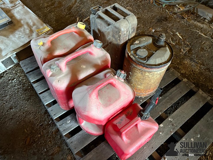 misc-pallet-of-gas-cans-image-13