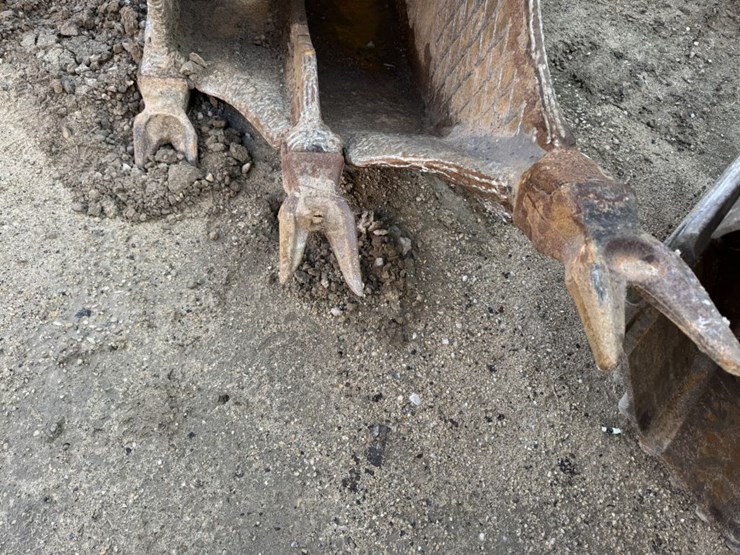 caterpillar-325-image-6