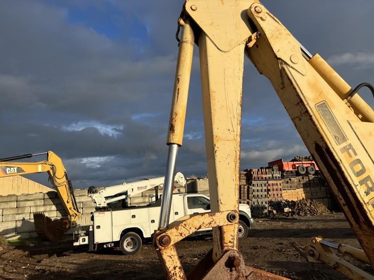 1975-ford-445a-image-16