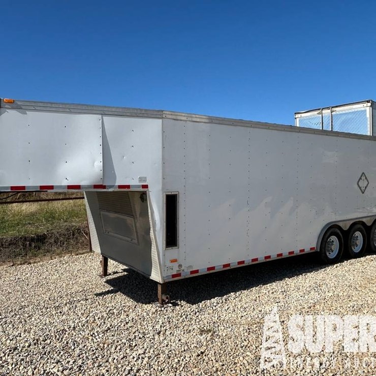 (x) (8-33) 2015 HAULMARK 31'OAL 3-Axle Enclosed G...