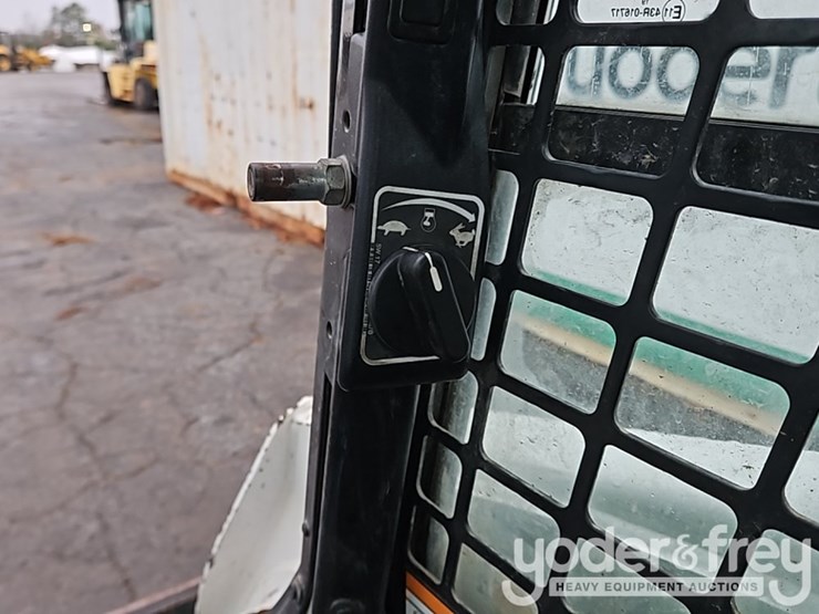 2019-bobcat-t740-image-30