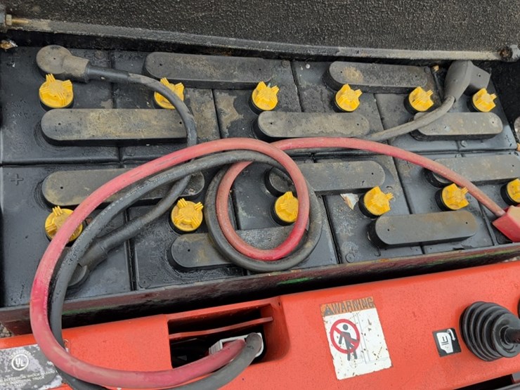 #2033-•-toyota-walk-behind-pallet-jack-image-6